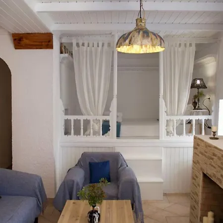 Unique & Restored Karpathian House Semesterbostad